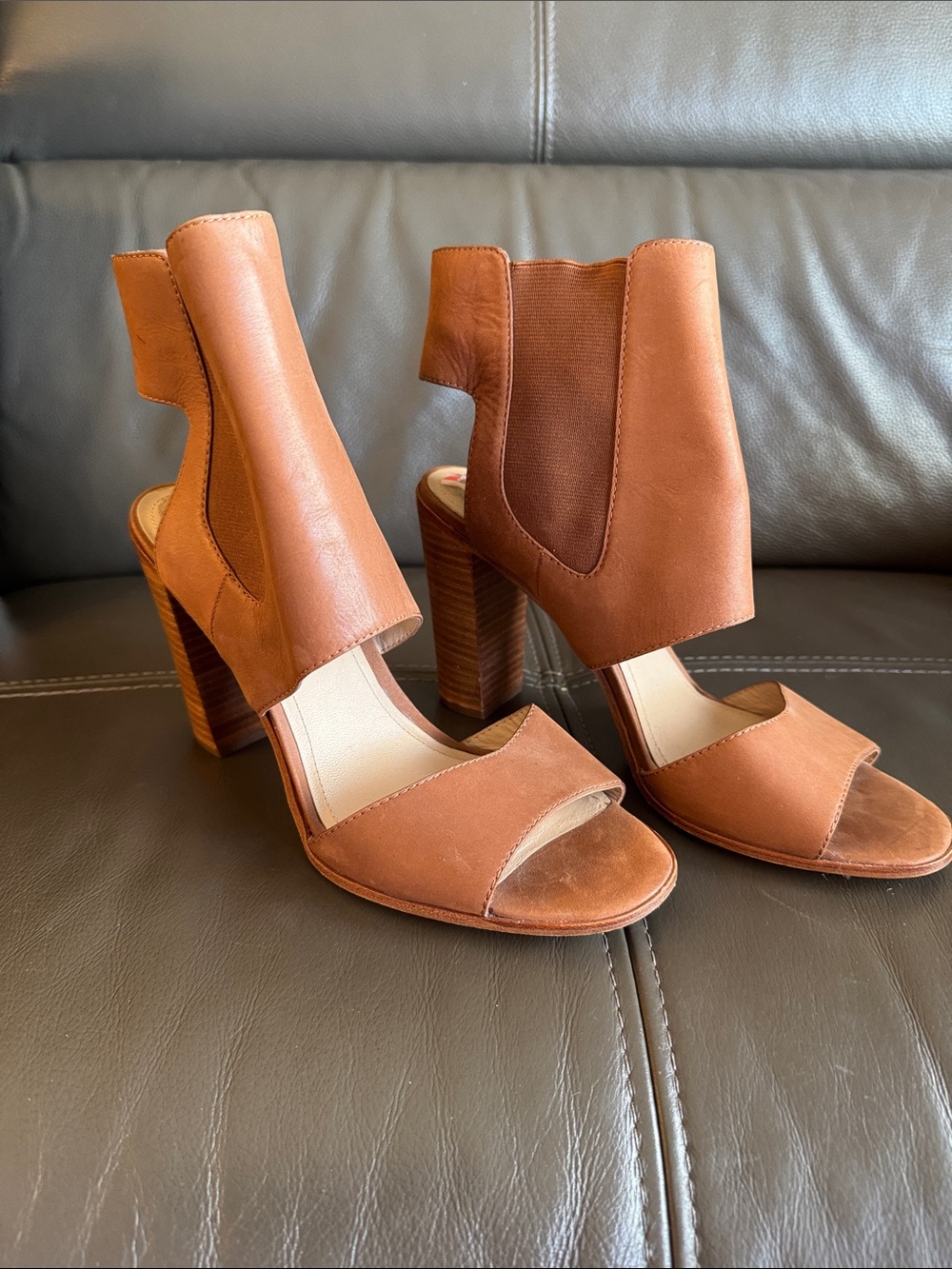 Pour La Victoire Tan Open-Toe Block Heel Sandals